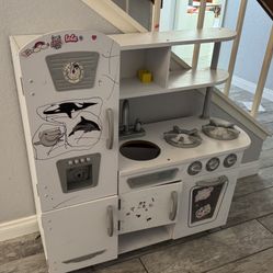 Free kids Play Kitchen 