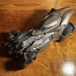 Batman Vs Superman Epic Strike BATMOBILE  DC Comics Mattel 2015 CAR  Pre-owned