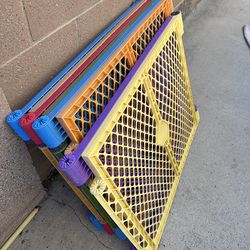 Outdoor playpen fence