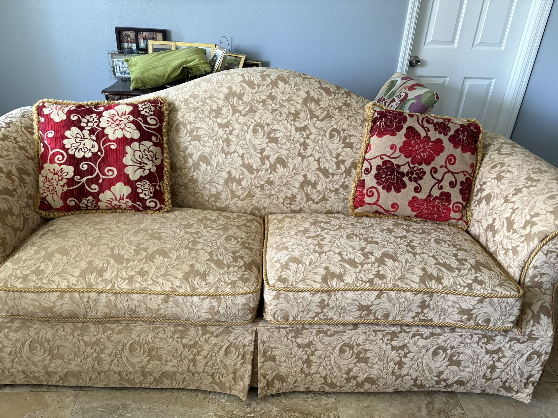 2 Sets of sofas