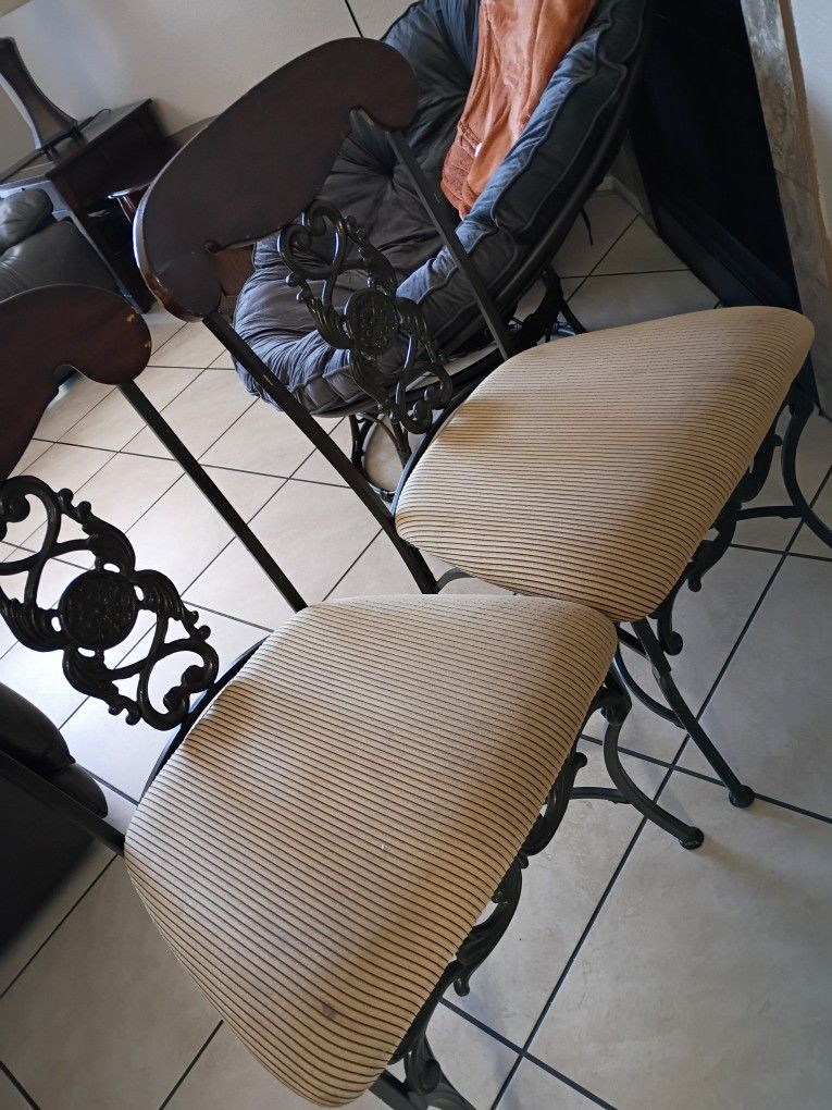 Vendo 2 Sillas Muy Bonitas Exelente Condición