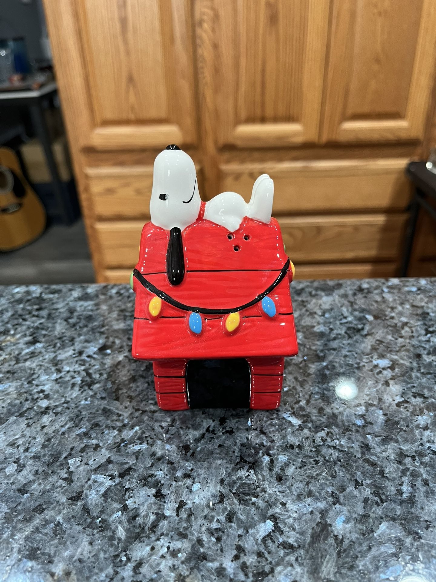 Ceramic Peanuts Snoopy Decorated Dog House Pair of Salt and Pepper Shakers. Made by Peanuts Worldwide 2017. Brand new never used with stickers