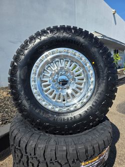 17" KMC AZTEC w/ 33" tires
