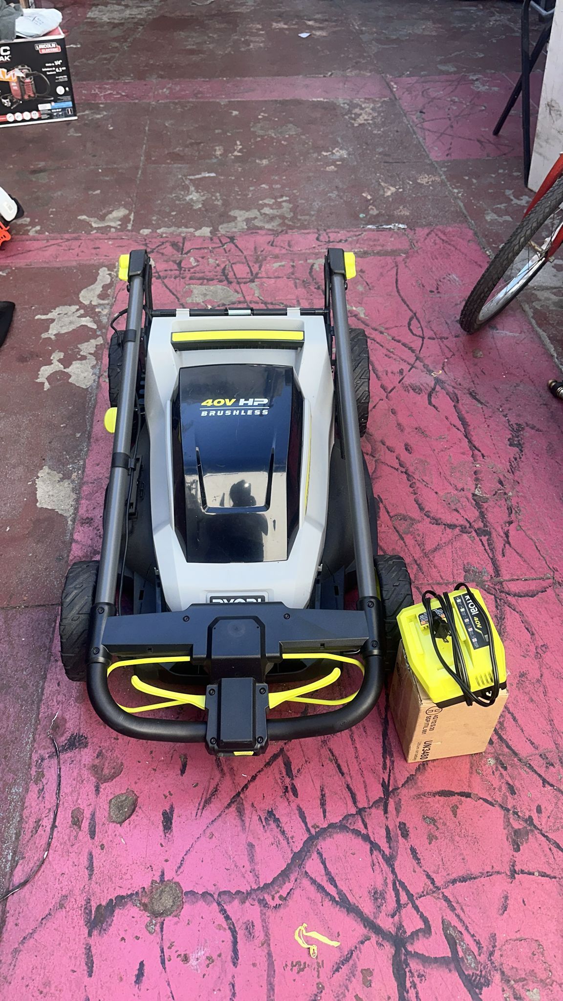 Ryobi 40v Self Propelled Lawn Mower come w/ Battery and Charger