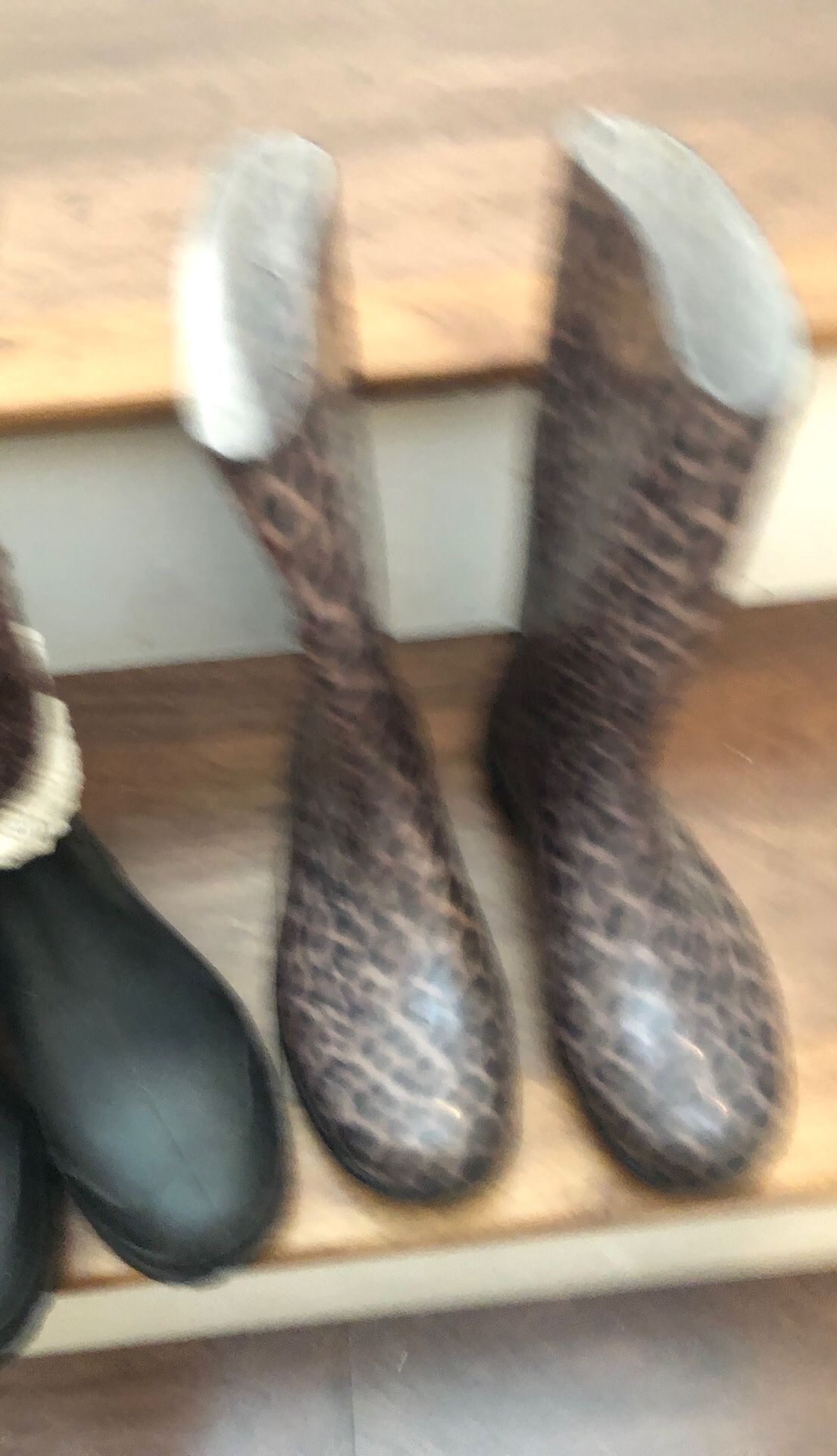 Rain boots women’s size 7