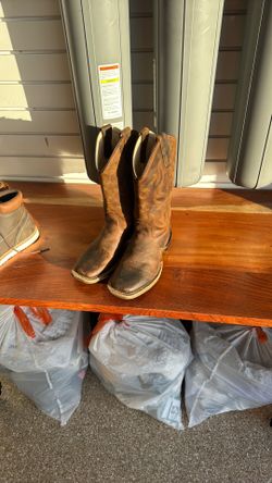 Size 5 Kids boot.