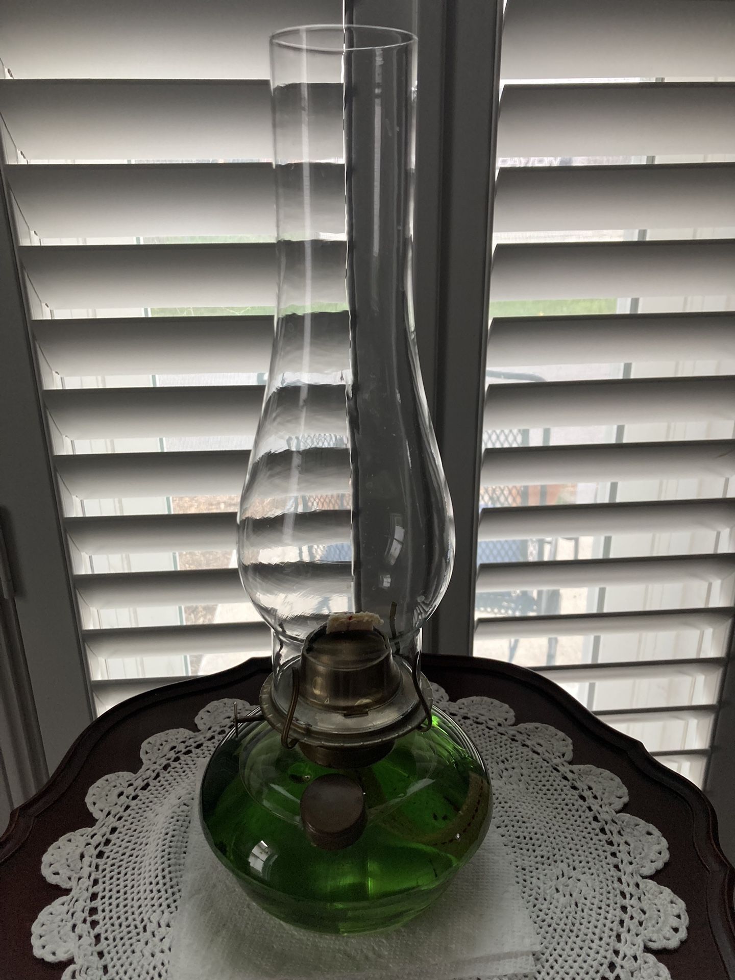 Vintage Clear Glass Oil Kerosene Lamp. Sleek Font.  ** READ BELOW