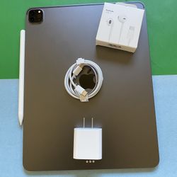 Apple IPad Pro 12.9” 5th Generation (M1 chip/ ID/2021) 256GB with pen, keyboard & Accessories 