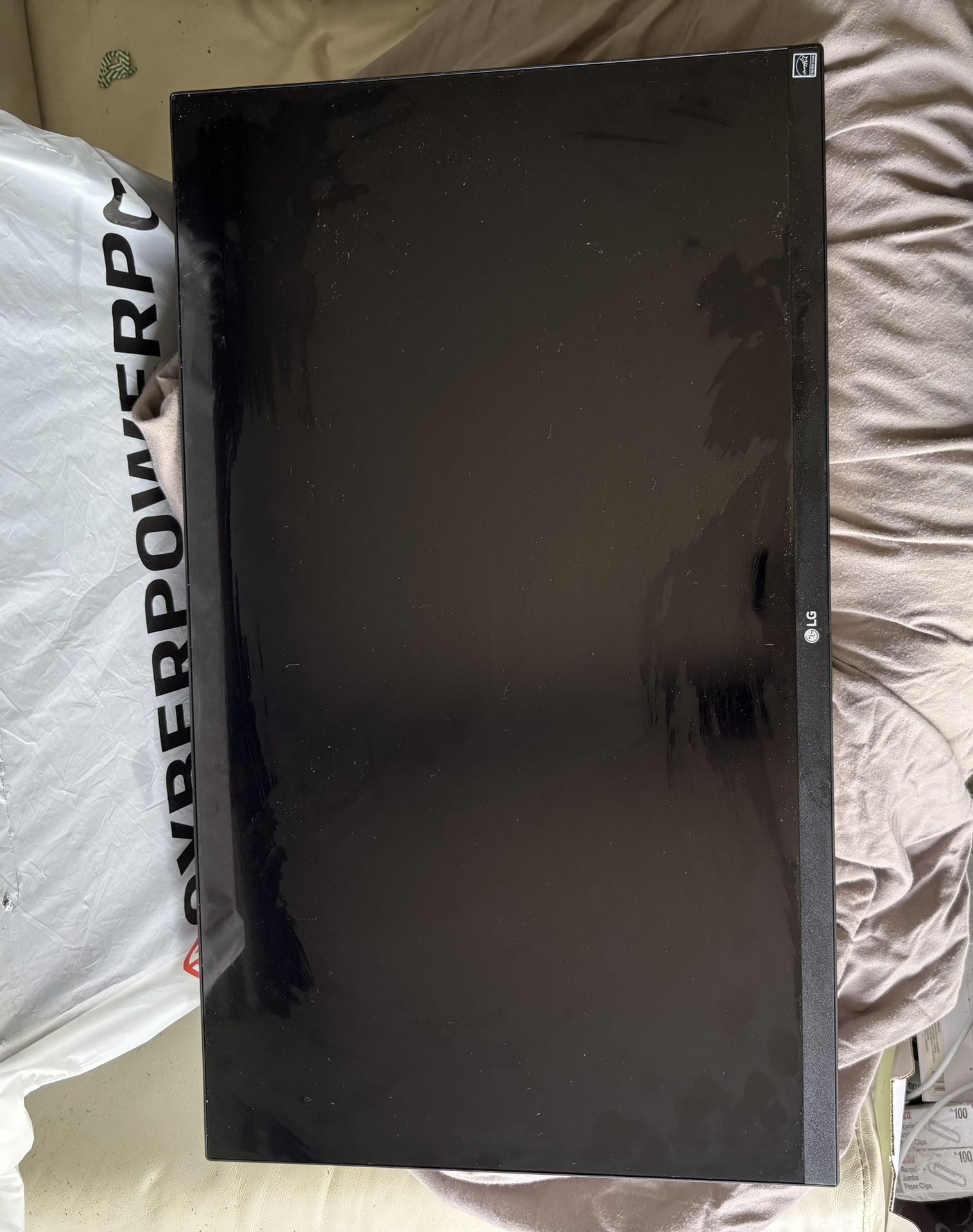 3 LG 27’ Monitors