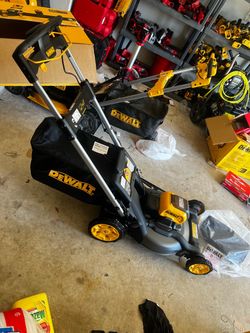 Dewalt 21” pulg. 60V MAX push mower (tool only ) no battery no charger