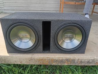 Infinity 1262w
Reference Series 12" subwoofer with dual 4-ohm voice coils in a box