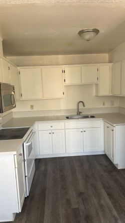 Kitchen cabinets with quarts counter top