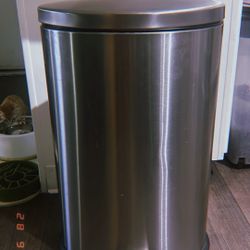 Silver 18G Trash Can