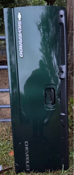 Chevrolet Silverado Tailgate Dark Green