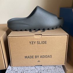 Yeezy Slides (size 8)