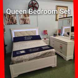 😍 Queen Bedroom Set