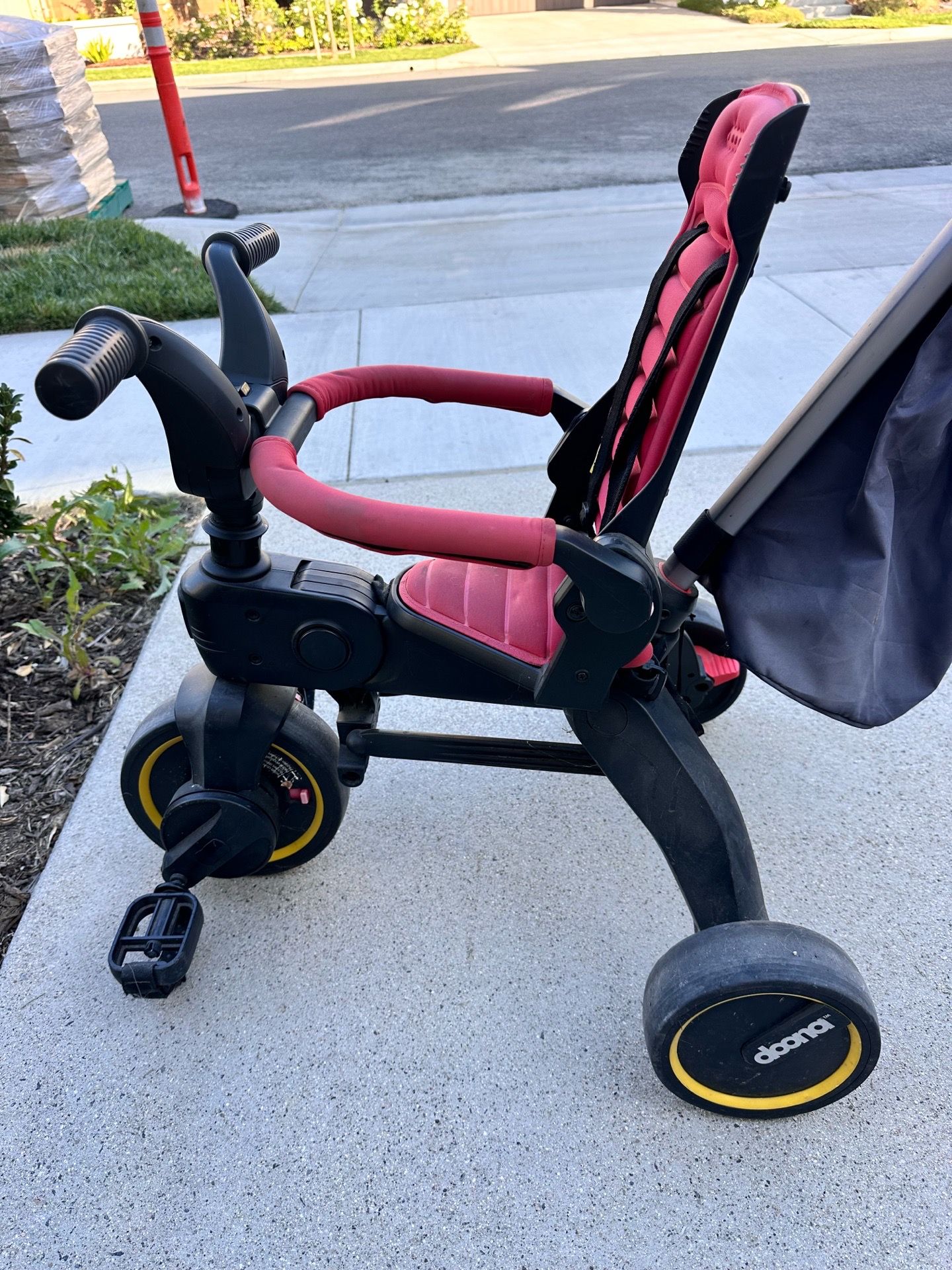 Doona Liki Trike Red Foldable Tricycle