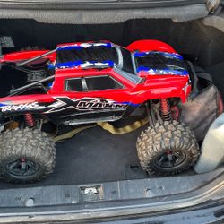 Brand new X max only used it twice in perfect condition comes with dual charger dual force Traxxas Lipo have the original box. Everything 600 the best