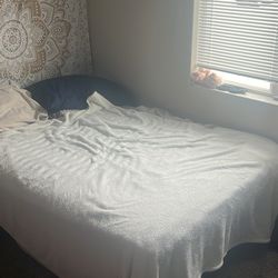 Full Size Bed With Frame 