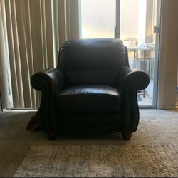 2 Pcs Brown Leather Couch. 