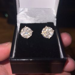 14 karat gold real diamond earings