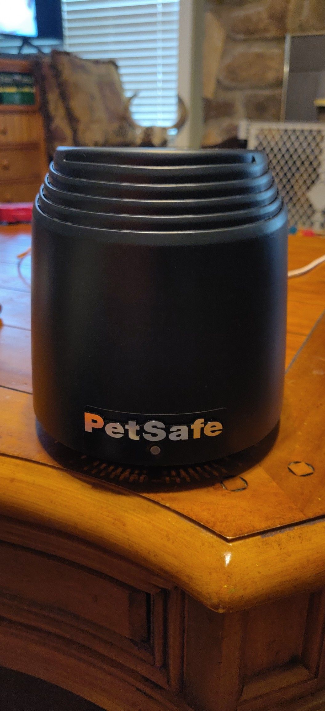 PET SAFE WIRELESS DOG FENCE.