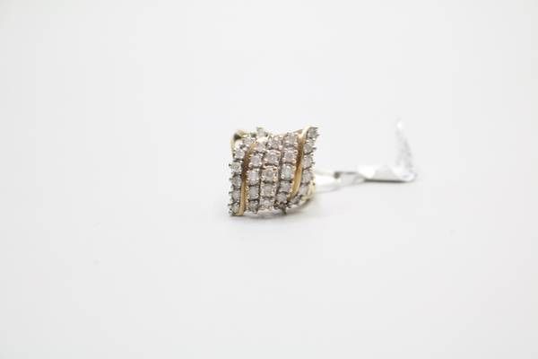 10K Yellow Gold Diamond Cluster Ring (Size 6 3/4)