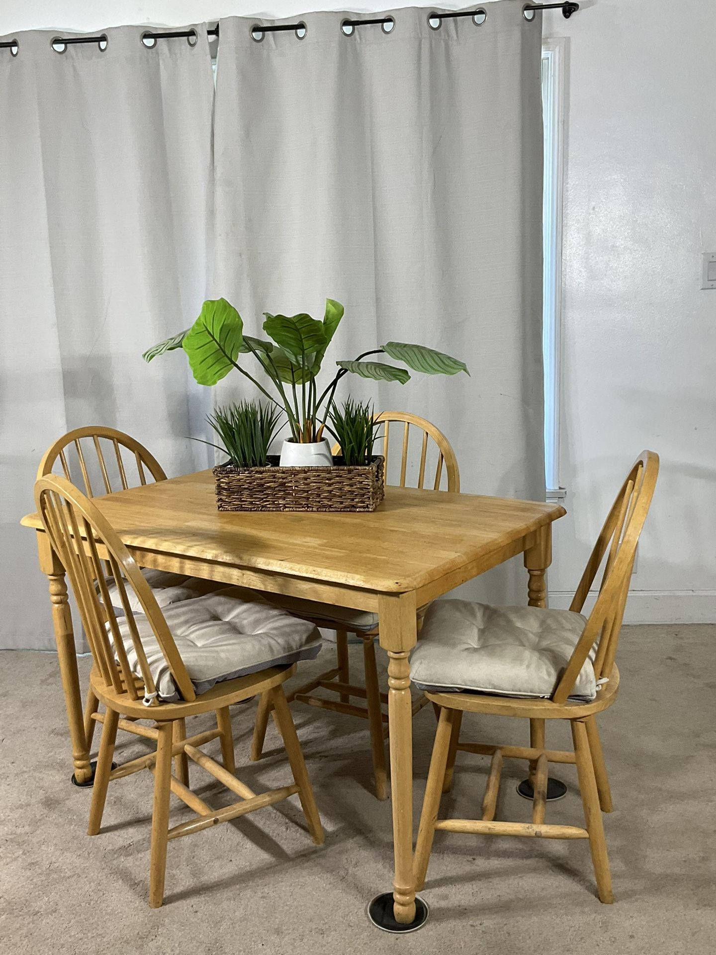Kitchen Dining Table With 4 Windsor Style Chairs SOLID WOOD PERFECT FOR APARTMENT