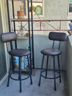 2 black barstools