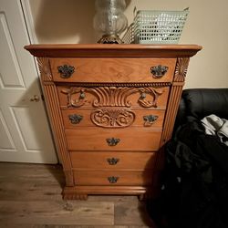 Clean oak dresser no scratches NEED GON