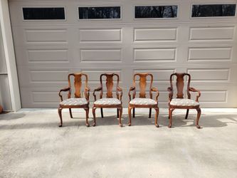 4 Chipanddale Wooden Chairs Matching