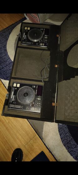 Dj equipment