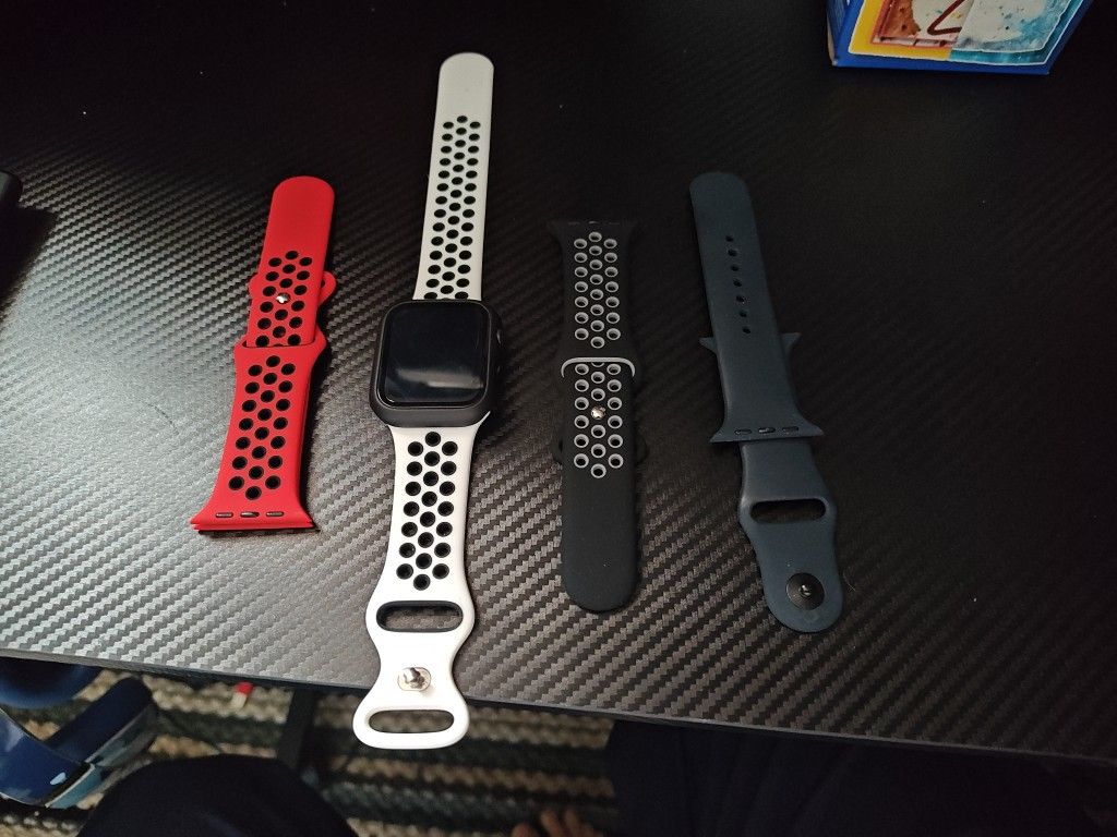 Apple Watch SE 2nd Gen Cellular 44m And Wireless Unlocked All Carriers