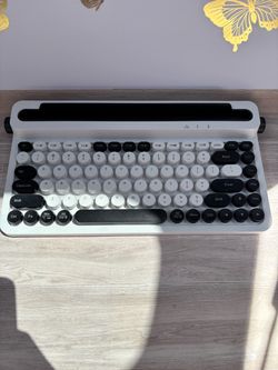 Poppy Wireless Keyboard