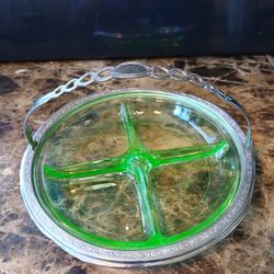 Green Uranium Vaseline Glass Relish Candy Nuts Dish 4 Part Divided Depression

This vintage Green Uranium Vaseline Glass Relish Candy Nuts Dish featur