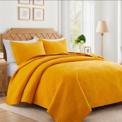 Lavsiry Mustard Yellow Quilt Twin Size with Striped Pattern, Lightweight Soft Summer Thin Microfiber Bedspread & Coverlet Bedding Set for All Seasons