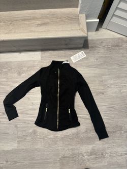 Lululemon black top gold