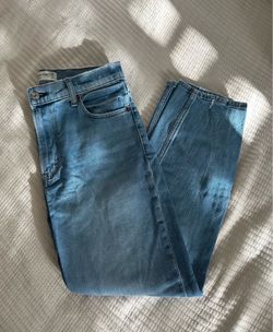 Abercrombie & Fitch High Rise Mom Jeans, Medium Wash Denim, Women’s Size 27 (US-4)