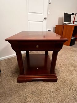 Thomasville end table