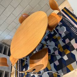 Herman Miller Woodcare/Milafin Table With 4chairs