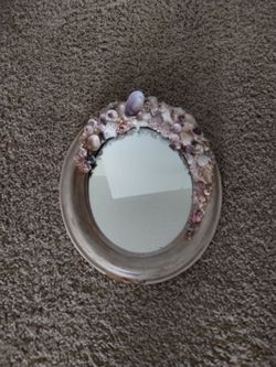 Round Seashell Decorative Wall Mirror