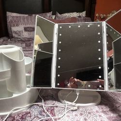 Makeup Mirror With Light And Stores Brush 