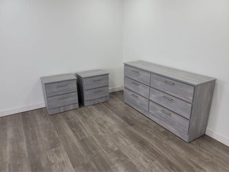 Dresser and 2 nightstands - Cómoda y 2 mesitas de noche