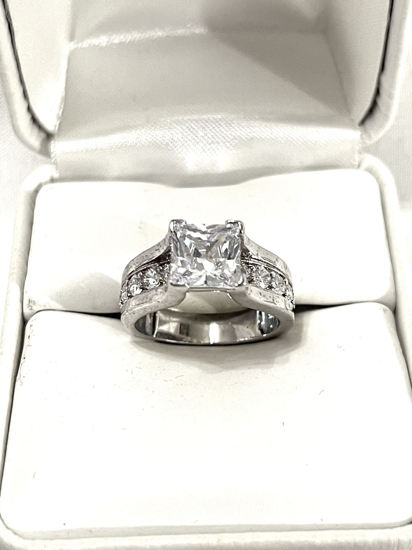 Brand New Princess Cut Cubic Zirconia Diamonds Set In A Sterling Silver Wedding Ring. Size 5