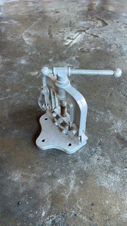Pipe vice