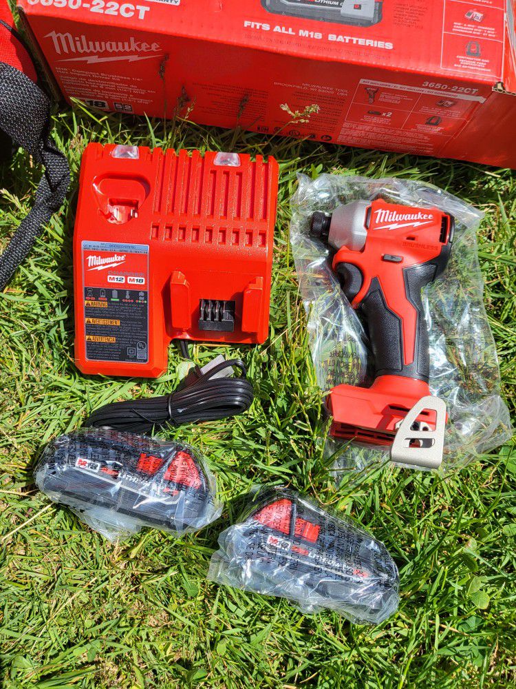 Milwaukee

M18 18V Lithium-Ion Brushless Cordless 1/4 in. Impact Driver Kit with Two 2.0 Ah Batteries and Charger

