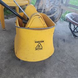 Industrial mop bucket