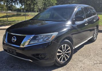 Nissan Pathfinder SUV Black