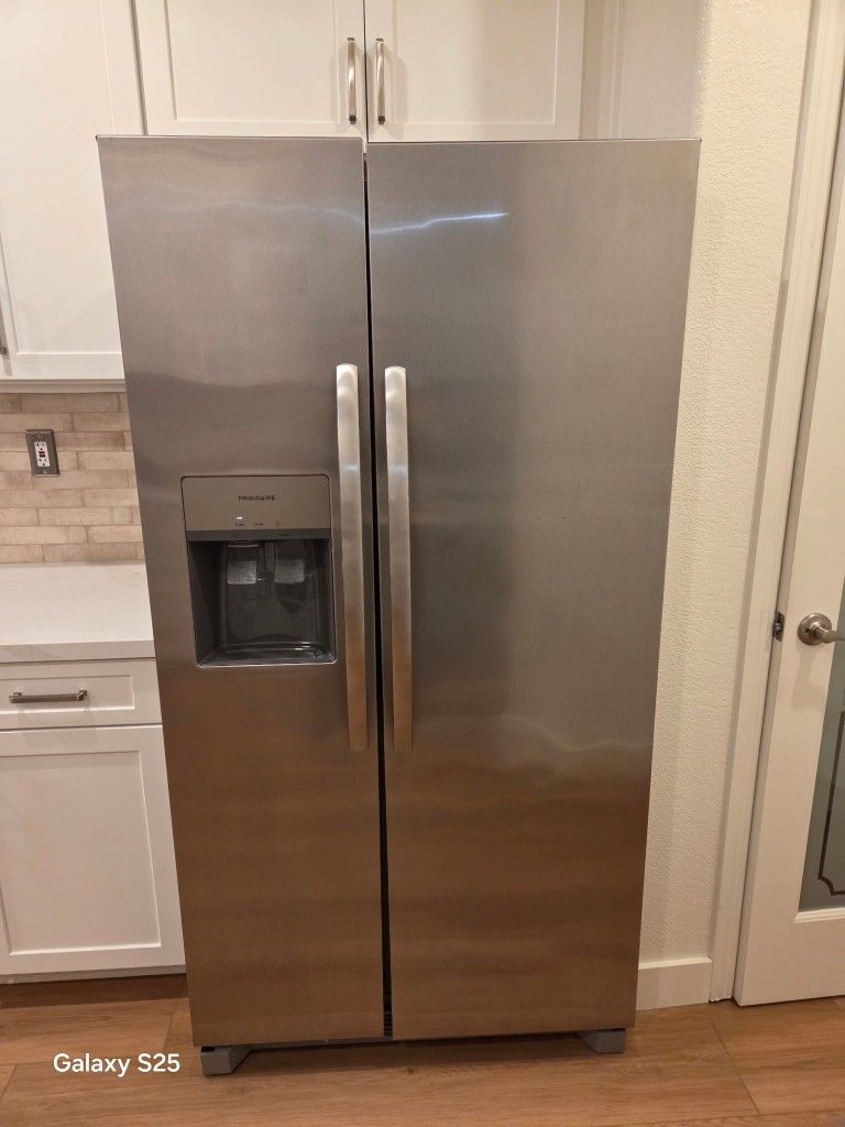 Frigidaire Fridge