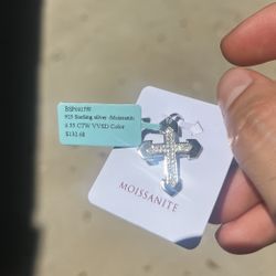 925 Sterling Silver Moissanite Cross Pendant 